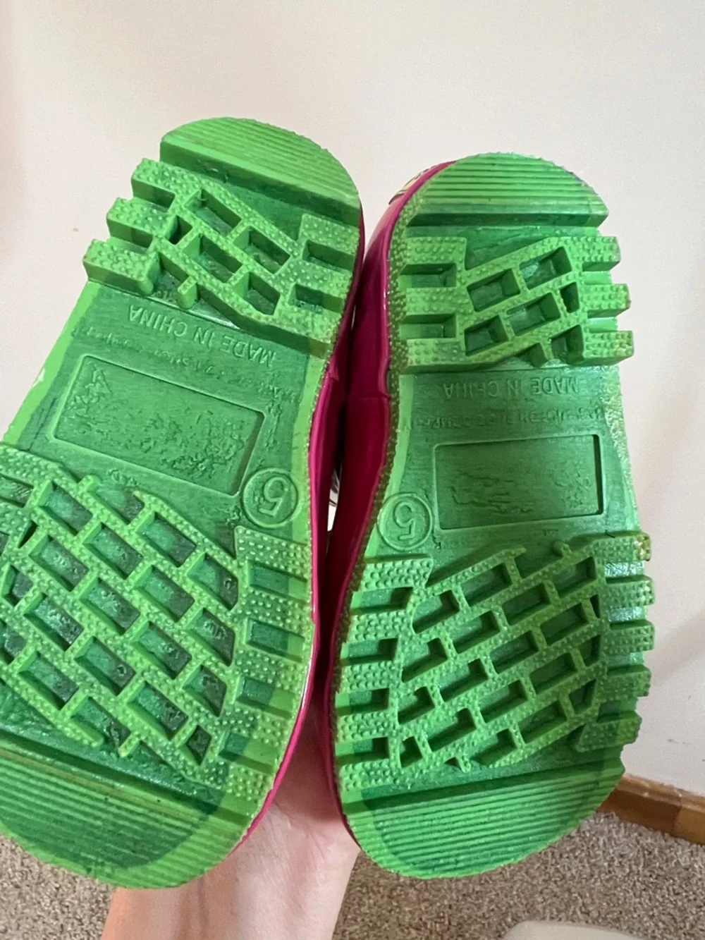 🐸🦜⛅️🛁🚿so cute Western Chief Pink and Green Kids Rain Boots with Animal Print